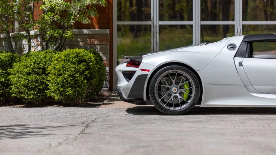 2015 Porsche 918 Spyder - Image 22 of 31