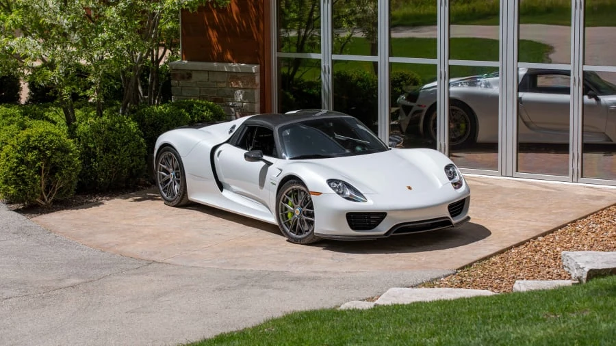 2015 Porsche 918 Spyder - Image 27 of 31