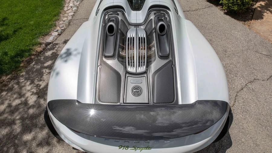 2015 Porsche 918 Spyder - Image 29 of 31