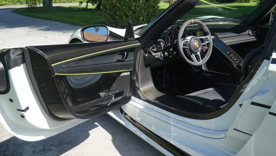 2015 Porsche 918 Spyder - Image 27 of 31