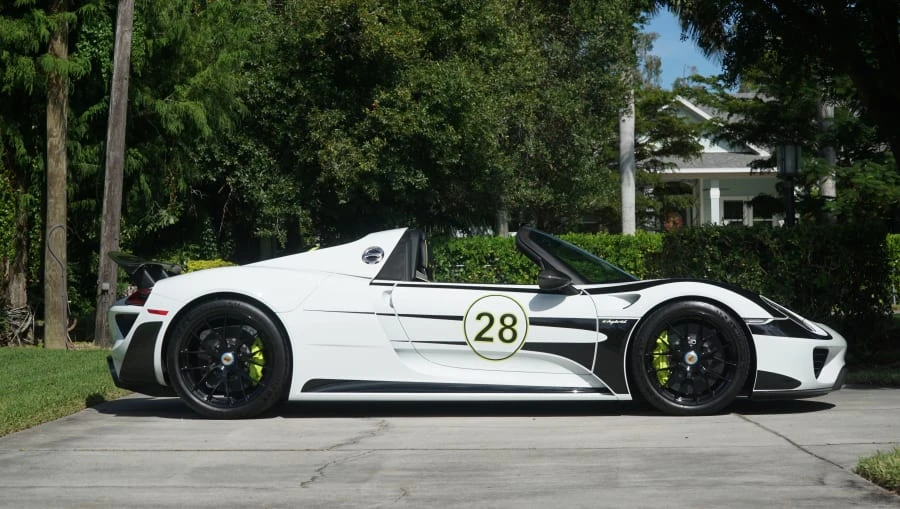 2015 Porsche 918 Spyder - Image 16 of 31