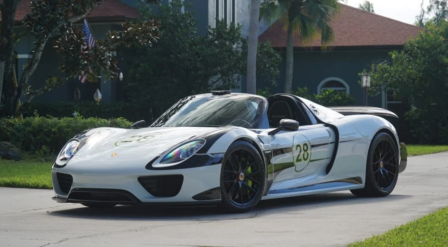 2015 Porsche 918 Spyder - Image 13 of 31