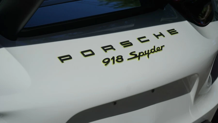 2015 Porsche 918 Spyder - Image 20 of 31