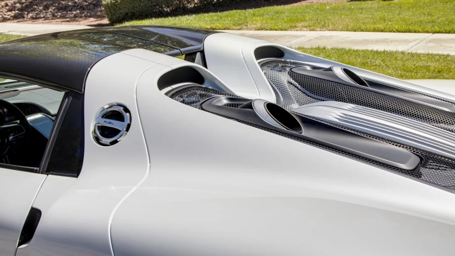 2015 Porsche 918 Spyder - Image 10 of 20