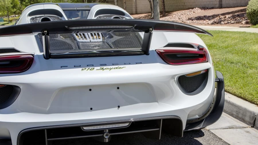 2015 Porsche 918 Spyder - Image 11 of 20