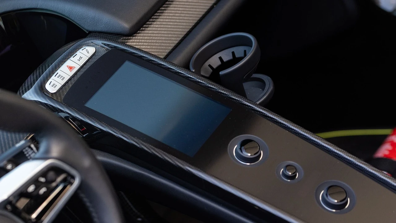2015 Porsche 918 Spyder - Image 2 of 31