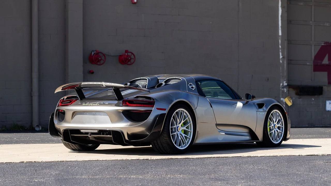 2015 Porsche 918 Spyder - Image 23 of 31