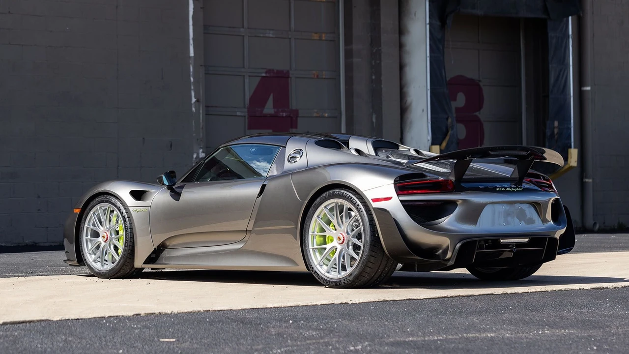 2015 Porsche 918 Spyder - Image 21 of 31