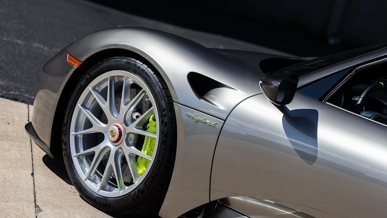 2015 Porsche 918 Spyder - Image 31 of 31
