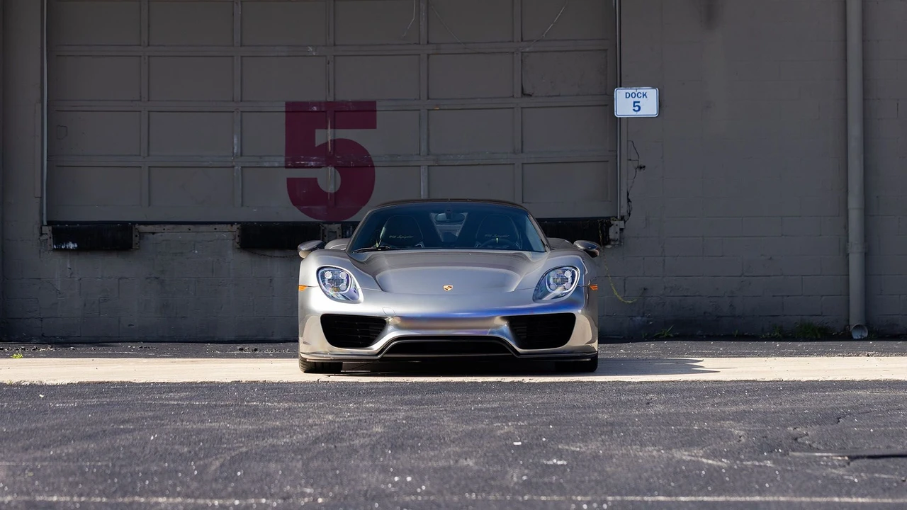 2015 Porsche 918 Spyder - Image 19 of 31
