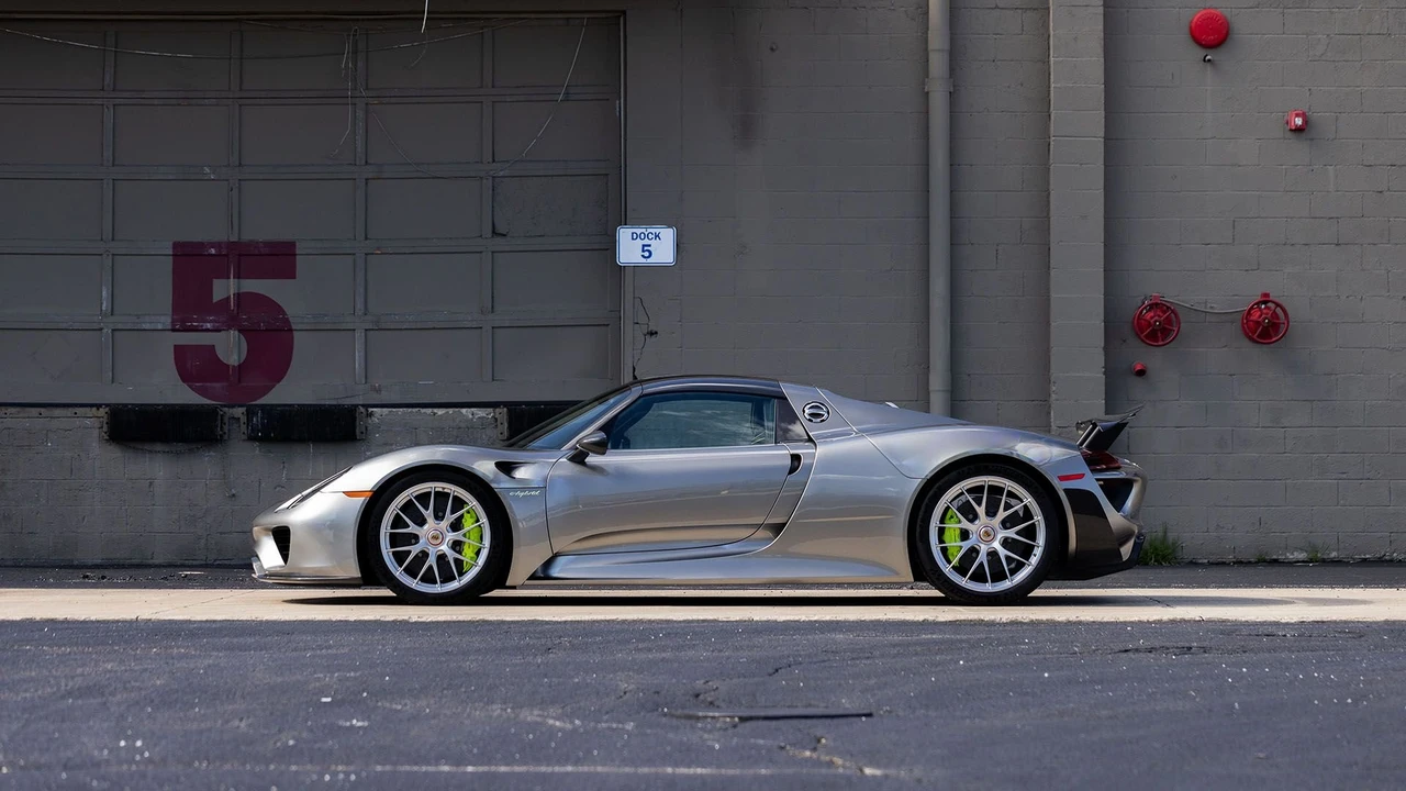 2015 Porsche 918 Spyder - Image 20 of 31