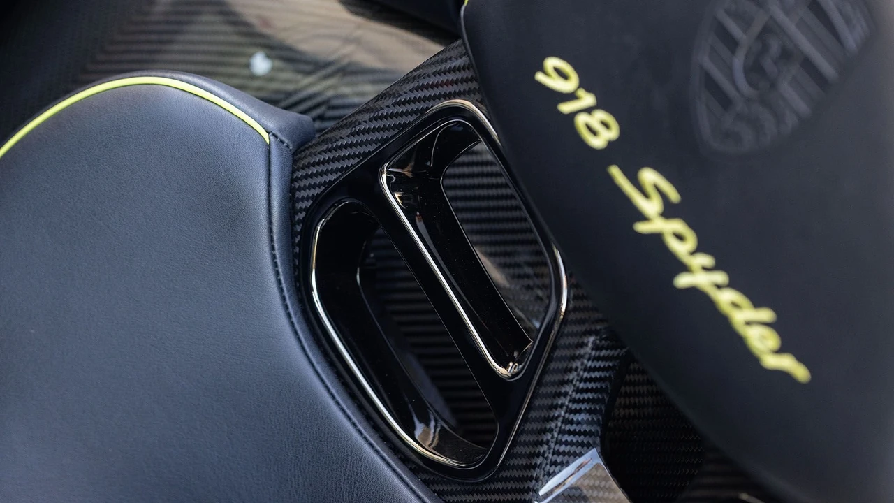 2015 Porsche 918 Spyder - Image 4 of 31