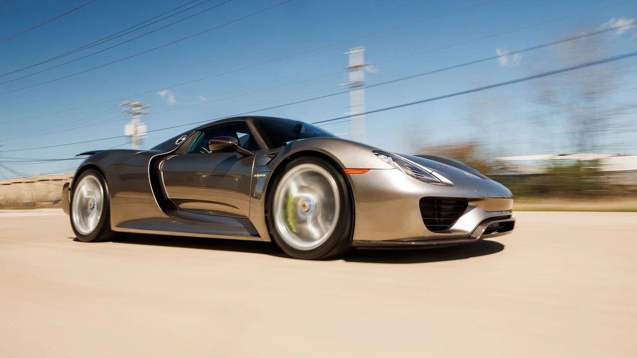 2015 Porsche 918 Spyder - Image 22 of 31