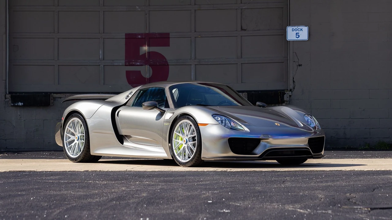 2015 Porsche 918 Spyder - Image 18 of 31