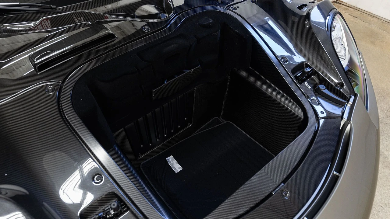 2015 Porsche 918 Spyder - Image 9 of 31