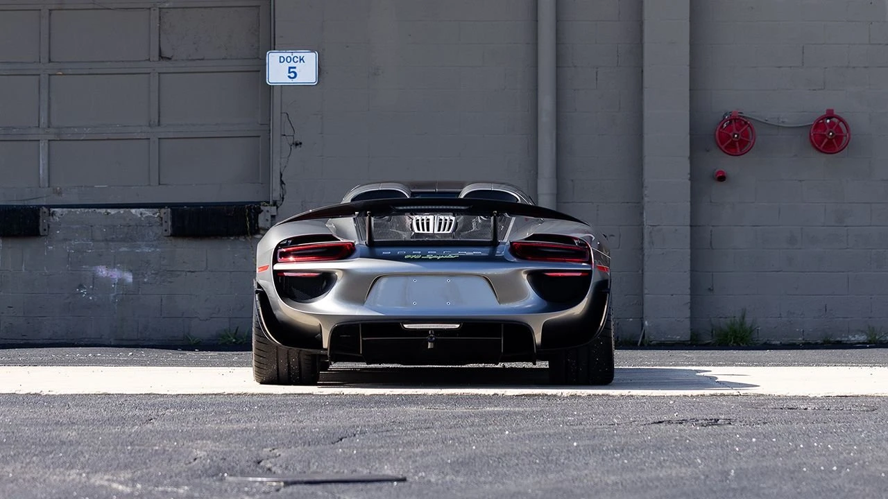 2015 Porsche 918 Spyder - Image 24 of 31