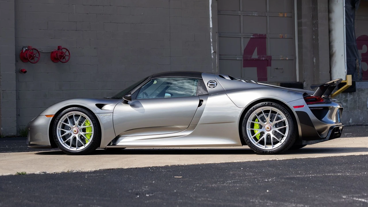 2015 Porsche 918 Spyder - Image 27 of 31