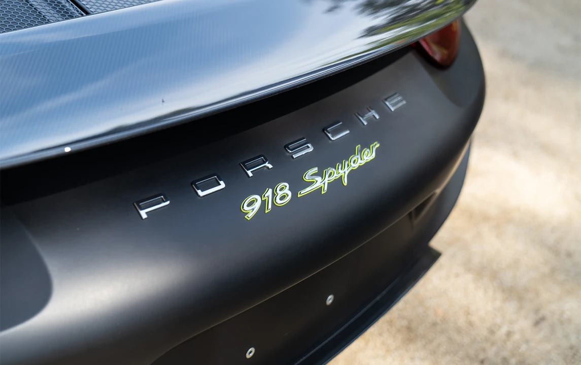2015 Porsche 918 Spyder - Image 16 of 30
