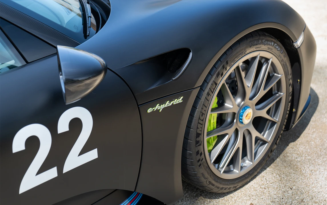 2015 Porsche 918 Spyder - Image 14 of 30