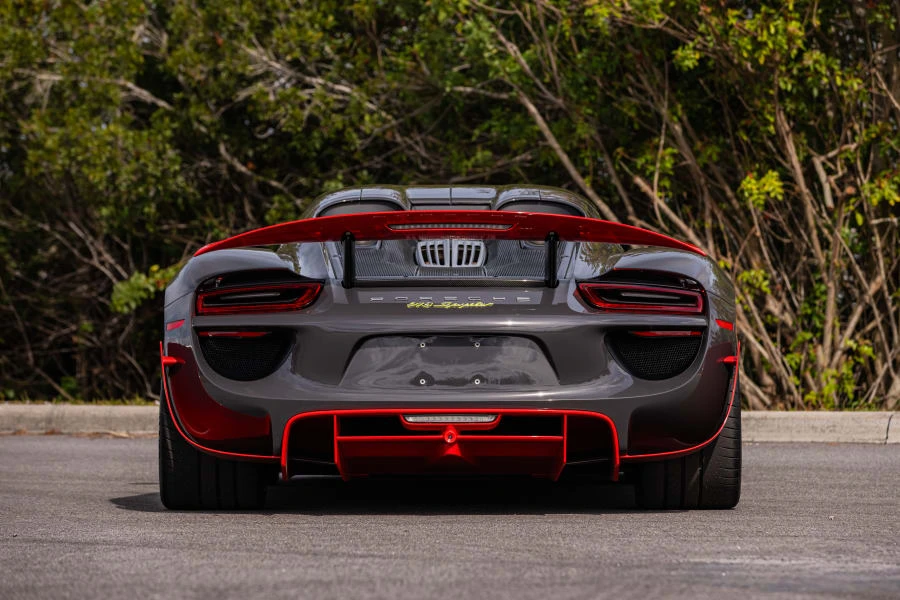2015 Porsche 918 Spyder - Image 10 of 31