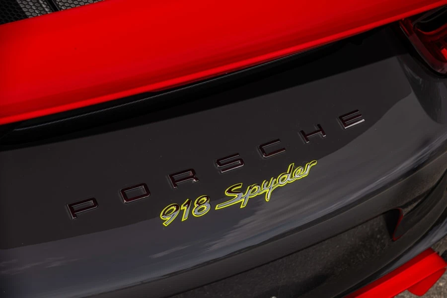 2015 Porsche 918 Spyder - Image 28 of 31