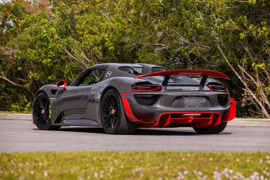 2015 Porsche 918 Spyder - Image 12 of 31