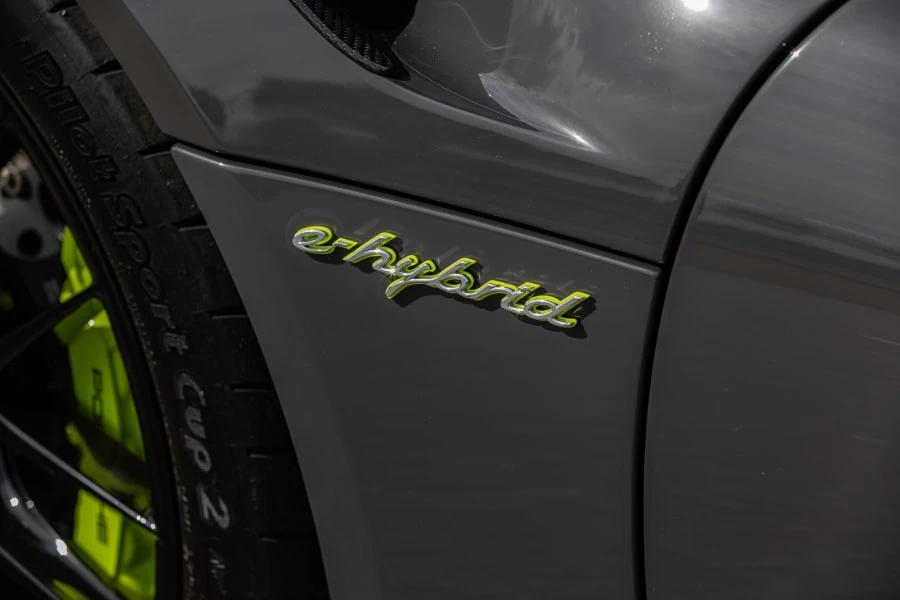 2015 Porsche 918 Spyder - Image 29 of 31