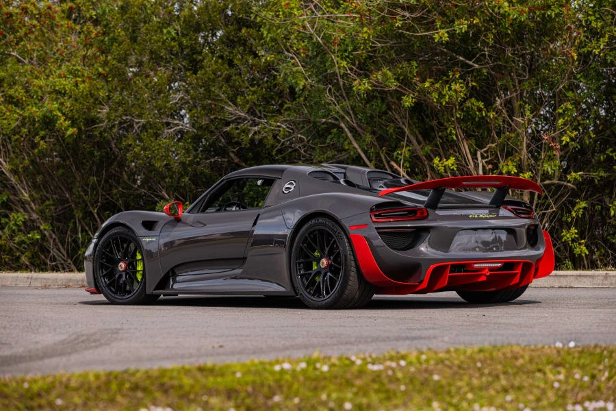 2015 Porsche 918 Spyder - Image 9 of 31
