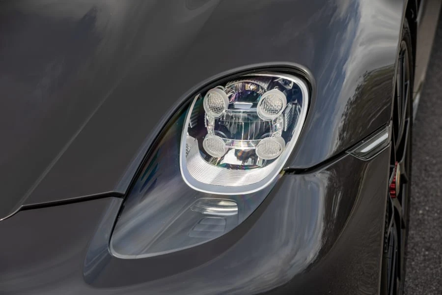 2015 Porsche 918 Spyder - Image 23 of 31