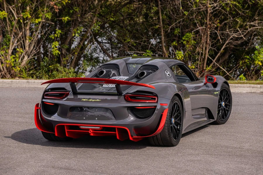 2015 Porsche 918 Spyder - Image 17 of 31