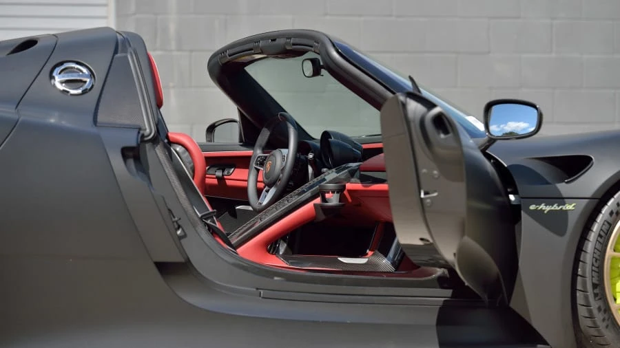 2015 Porsche 918 Spyder - Image 16 of 20