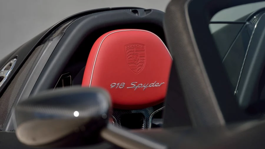 2015 Porsche 918 Spyder - Image 17 of 20