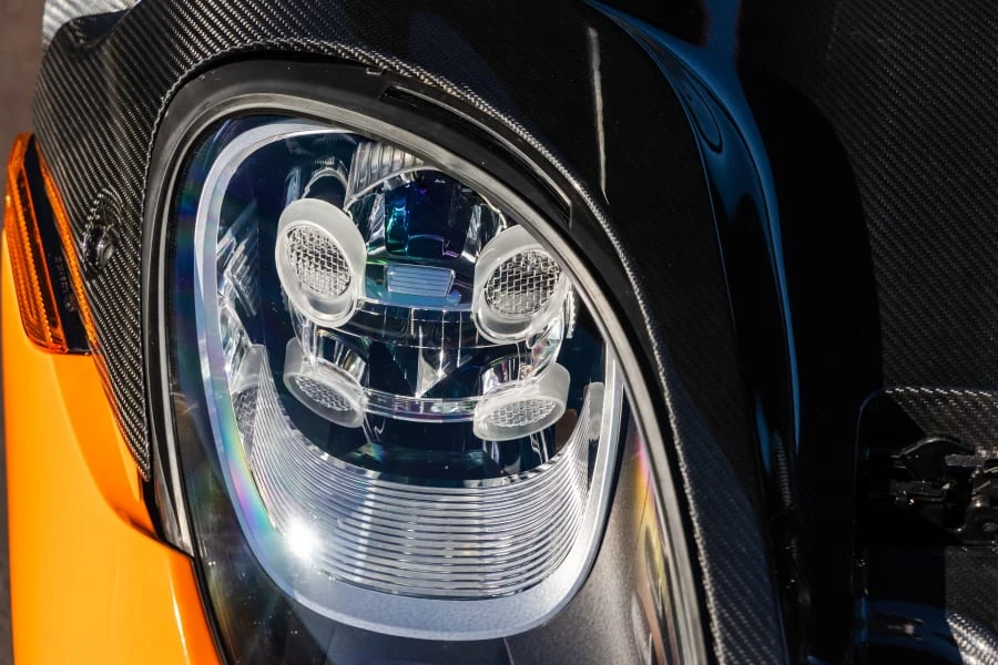 2015 Porsche 918 Spyder - Image 13 of 31