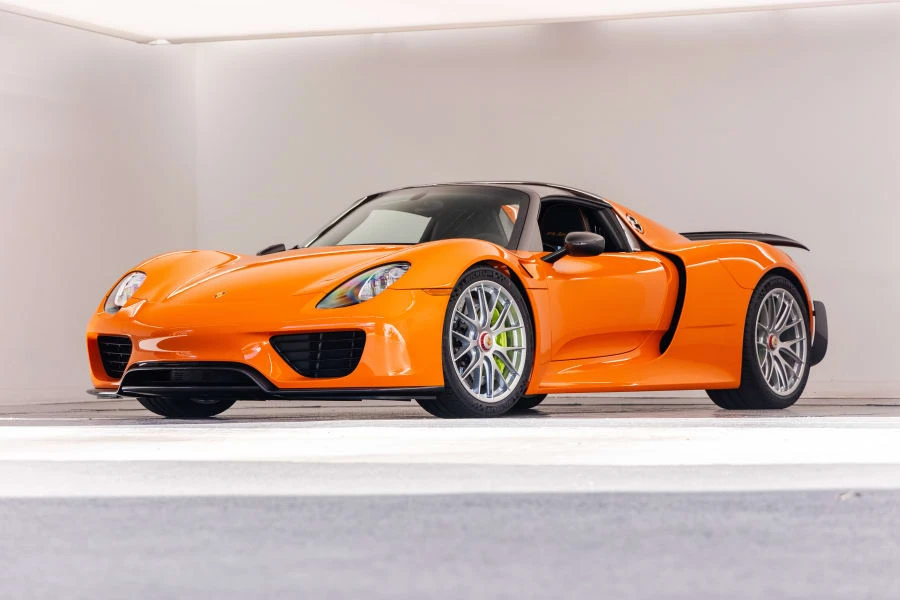 2015 Porsche 918 Spyder - Image 18 of 31