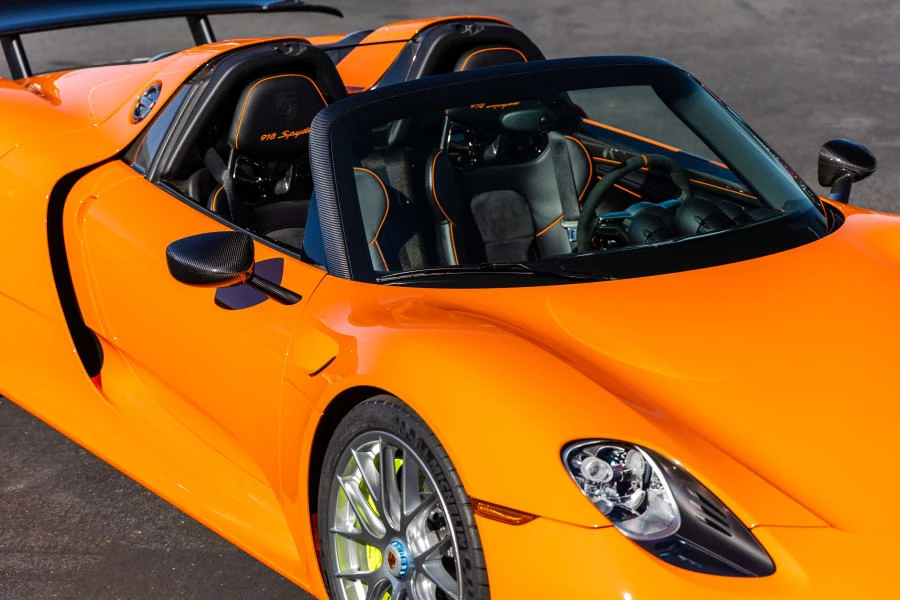 2015 Porsche 918 Spyder - Image 20 of 31
