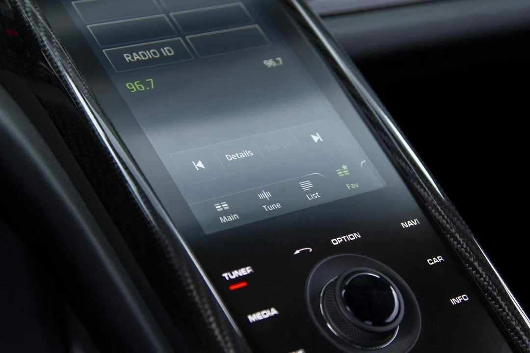 2015 Porsche 918 Spyder - Image 8 of 11