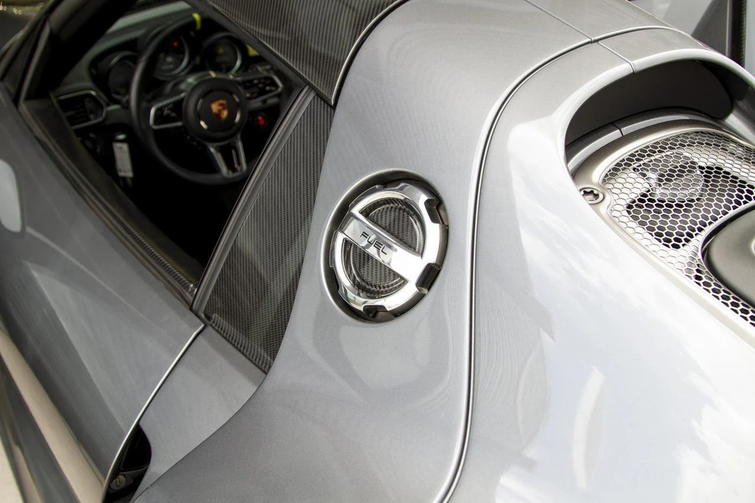 2015 Porsche 918 Spyder - Image 7 of 11
