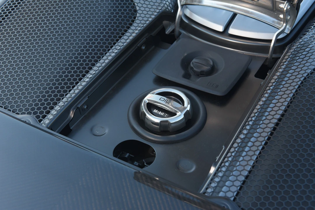 2015 Porsche 918 Spyder - Image 20 of 31