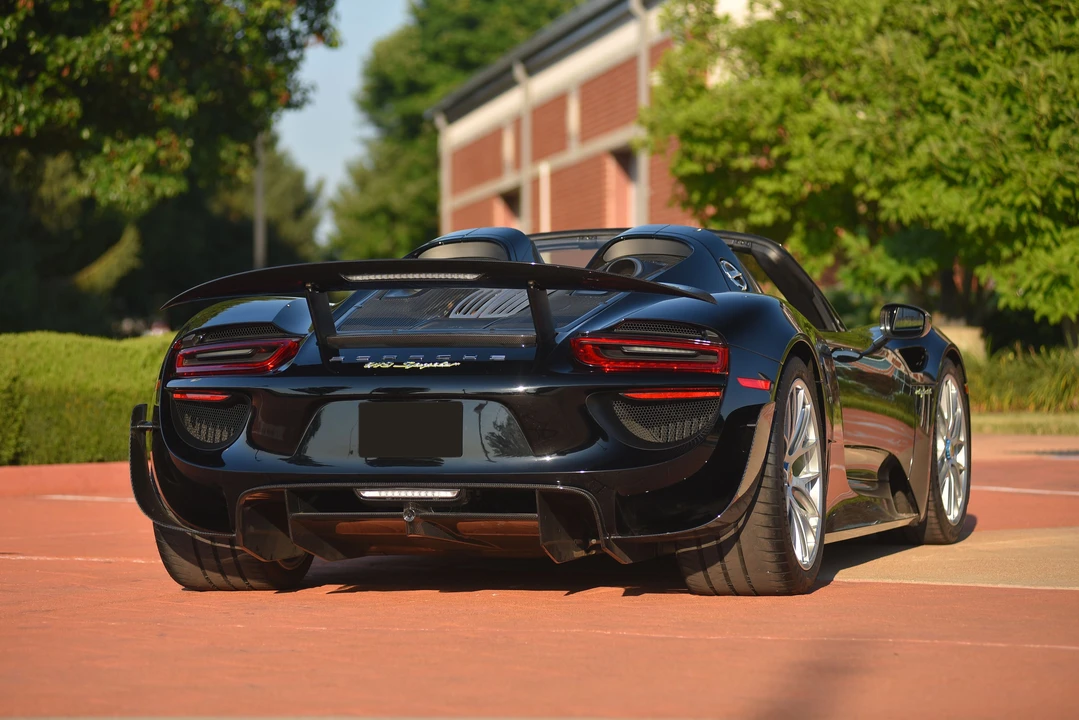 2015 Porsche 918 Spyder - Image 8 of 31