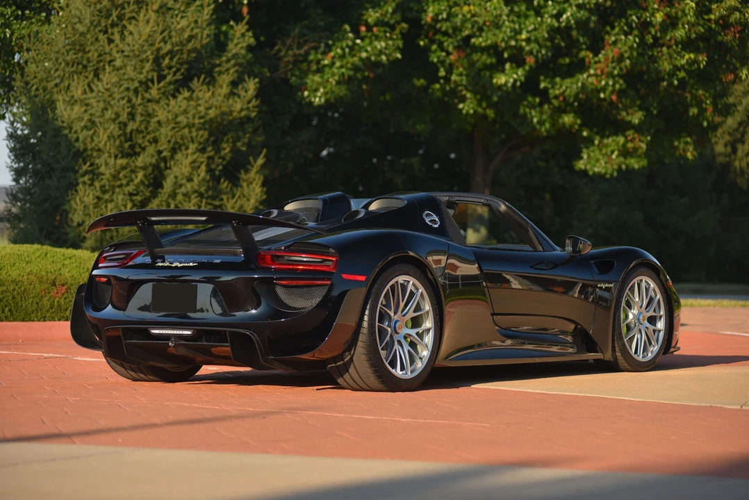 2015 Porsche 918 Spyder - Image 7 of 31
