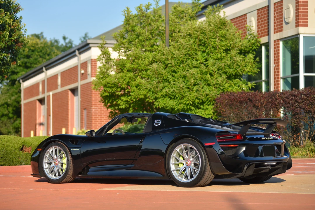 2015 Porsche 918 Spyder - Image 2 of 31