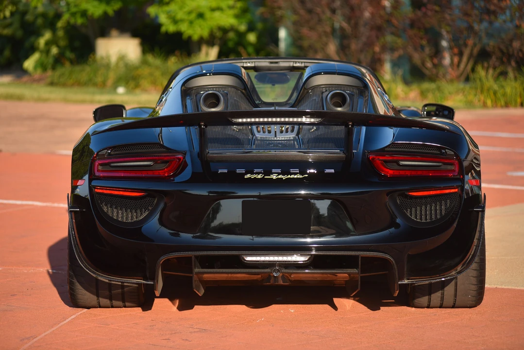2015 Porsche 918 Spyder - Image 9 of 31