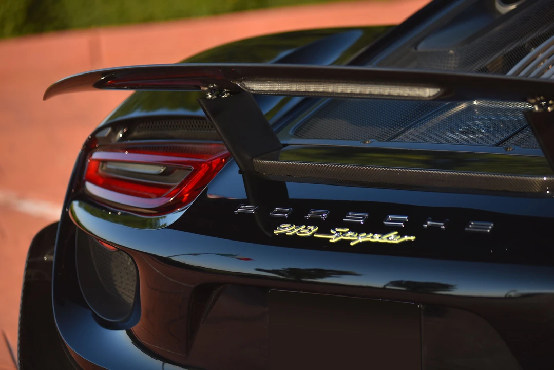 2015 Porsche 918 Spyder - Image 5 of 31