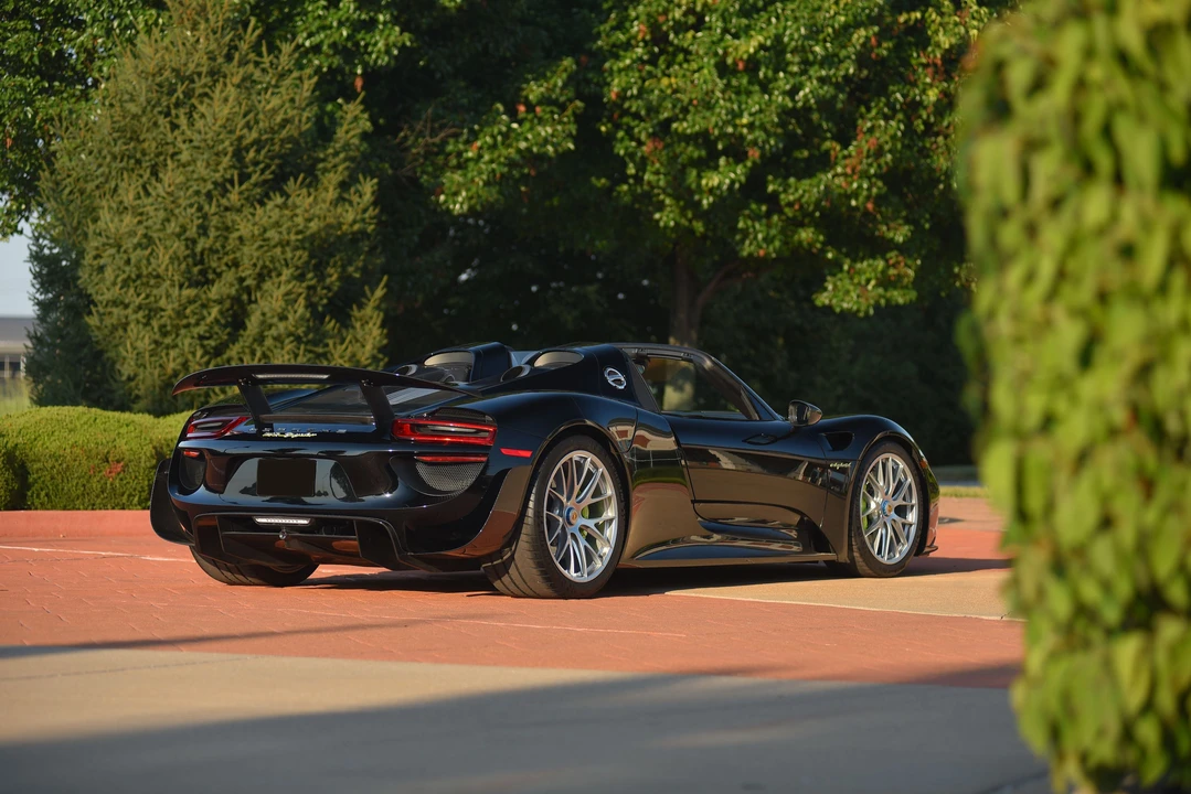 2015 Porsche 918 Spyder - Image 6 of 31