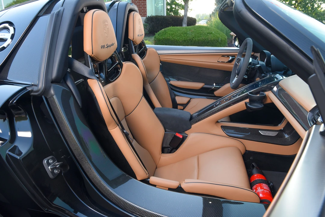 2015 Porsche 918 Spyder - Image 21 of 31