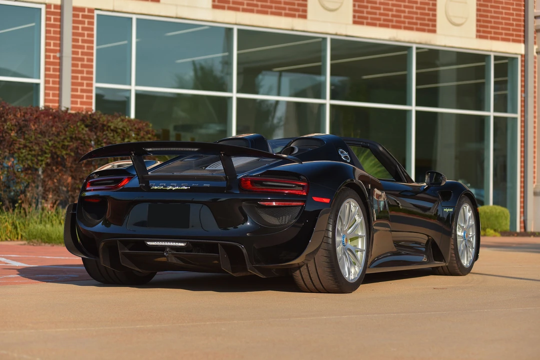 2015 Porsche 918 Spyder - Image 10 of 31