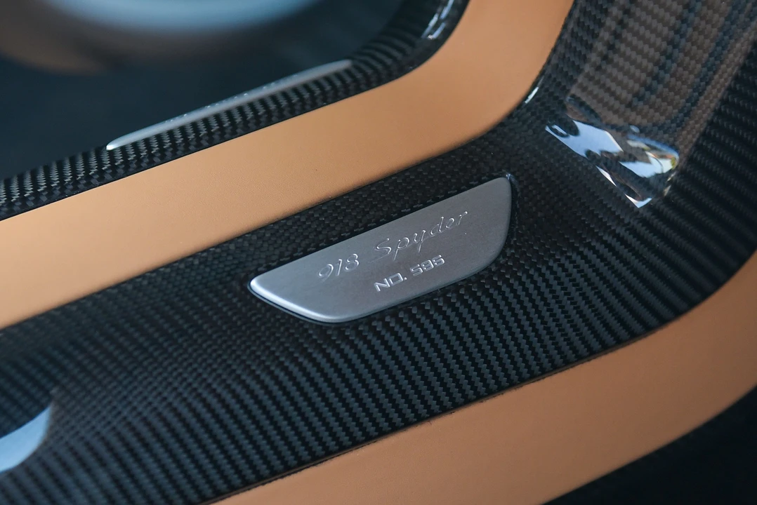 2015 Porsche 918 Spyder - Image 24 of 31