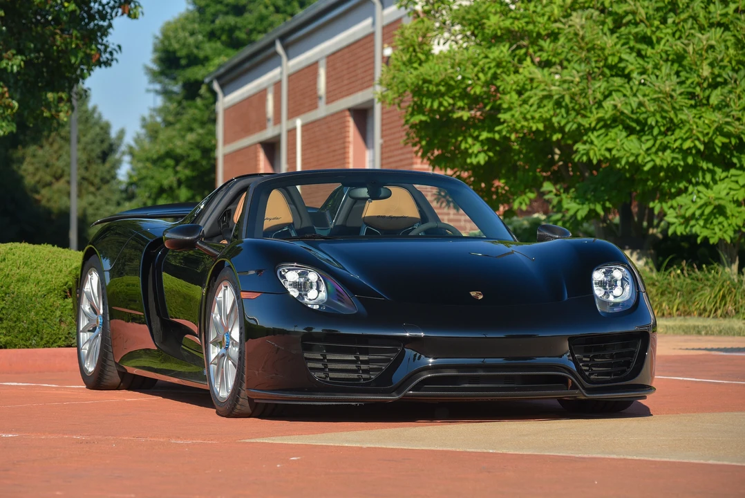 2015 Porsche 918 Spyder - Image 26 of 31