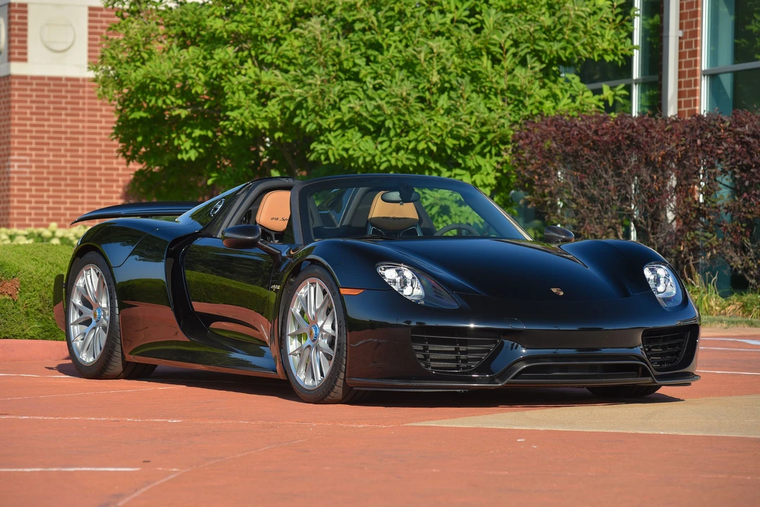 2015 Porsche 918 Spyder - Image 18 of 31