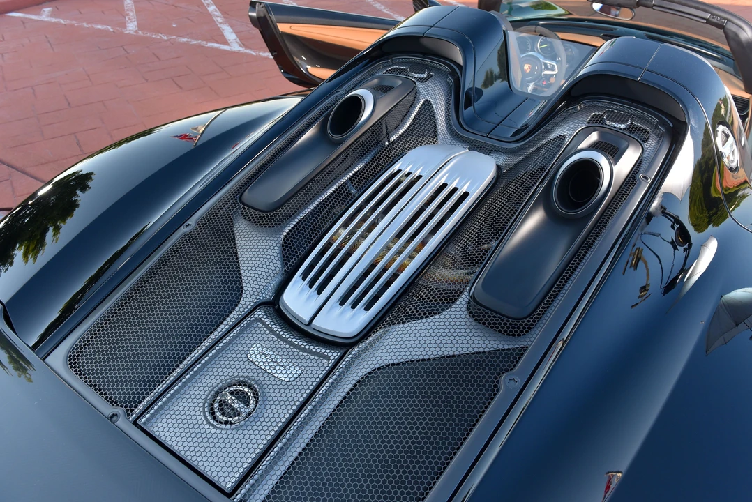 2015 Porsche 918 Spyder - Image 29 of 31